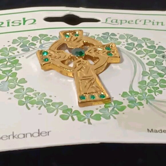 Berkander Irish Lapel Pin Catholic Celtic Cross Gold Tone Green Stone Vintage - Picture 3 of 5